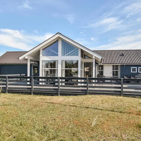 Stunning In With House A Panoramic View Хвиде-Санде