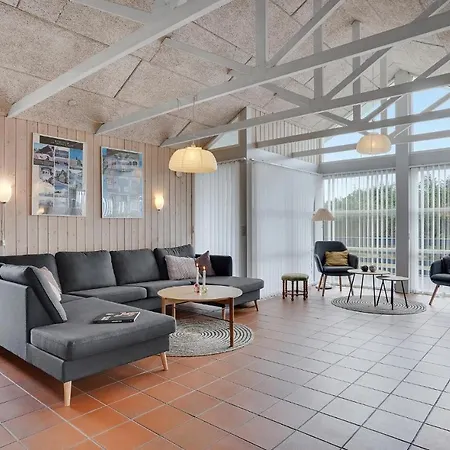 Stunning In With House A Panoramic View